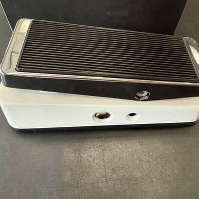 Xotic XW-1 Wah Guitar Pedal w/EWS Mounting Plate 2020s - Excellent shape image 4