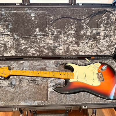 Fender 68 Reissue Stratocaster sunburst made in japan image 1