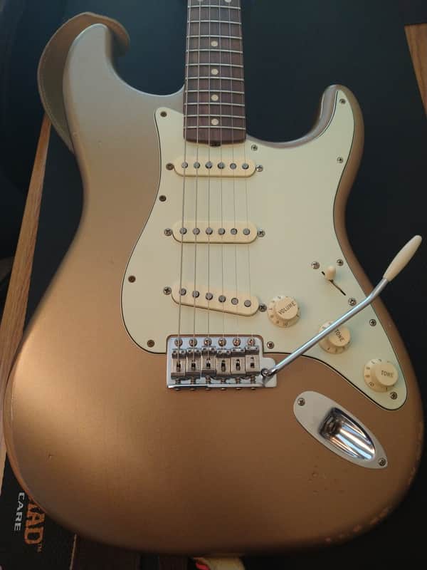 Fender Vintera Road Worn '60s Stratocaster 2020 - 2021 - Firemist Gold