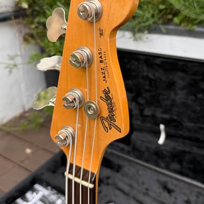 Fender AVRI '62 Jazz Bass 2006 in 3-Color Sunburst image 6