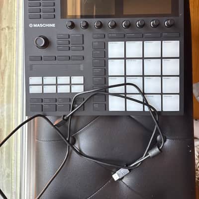 Native Instruments Maschine MKIII 2010s - Black image 3