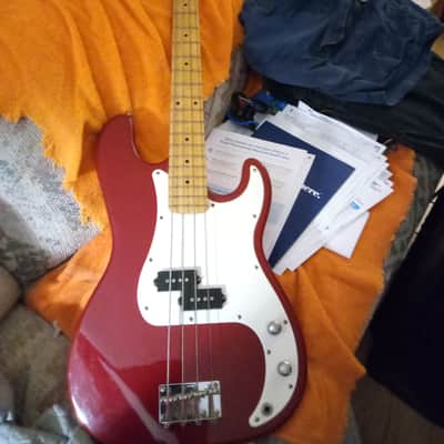 California P bass 90's - Red image 5