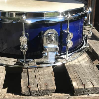 PDP Concept Maple Snare Drum - 5.5 x 14 Indigo blue burst lacquer image 5