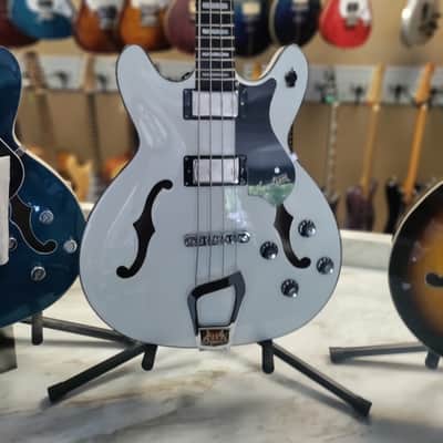 Hagstrom Viking Bass VIKB Simi-Hollow ArchTop  2022 White Gloss image 8