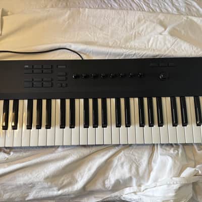 Native Instruments Komplete Kontrol A49 2018 - Present - Black image 2