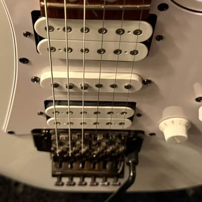 Ibanez JEMJR-WH Steve Vai Signature with Rosewood Fretboard 2015 - 2017 - White image 5