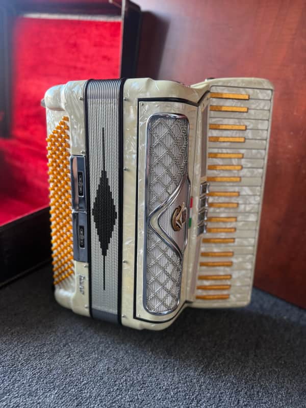 Accordion DEGA Dyna "Fiori D'Oro" 1960-1970 - Tone Chamber/ Cassotto image 1