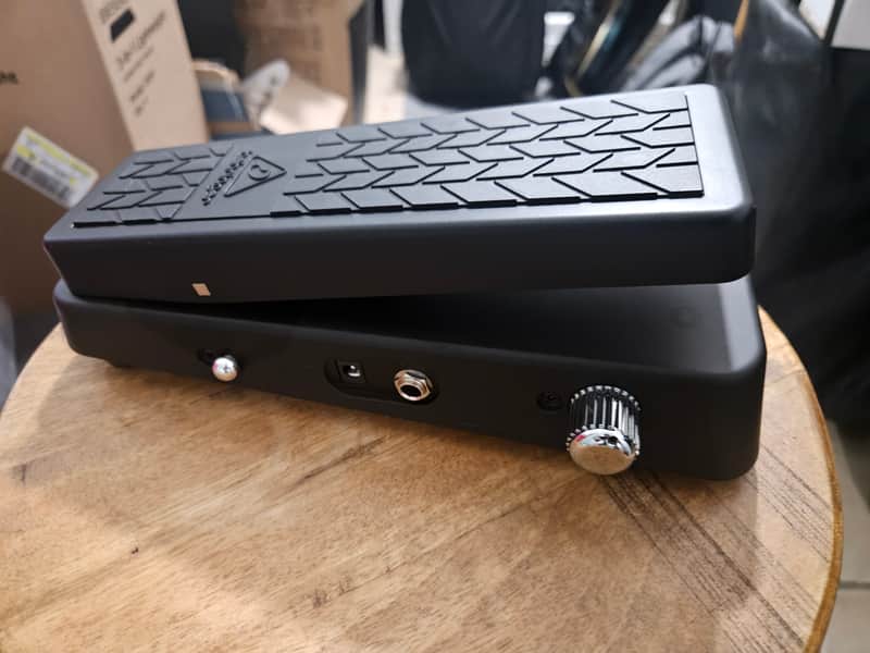Behringer HB01 Hell Babe Wah Pedal 2010s - Black image 1