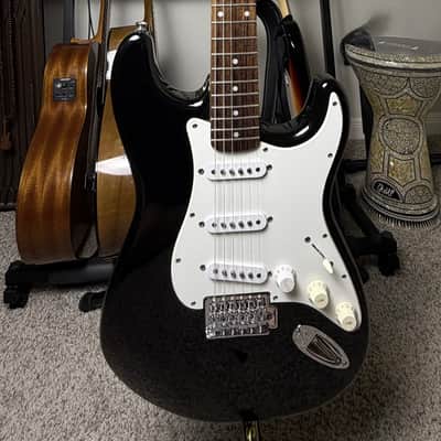 Squier Affinity Series Stratocaster with Maple Fretboard 2001 - 2018 - Black image 2