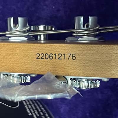 Lakland Skyline 44-02 Deluxe, Satin Cherry Burst w/ Roasted Maple / Rosewood image 4