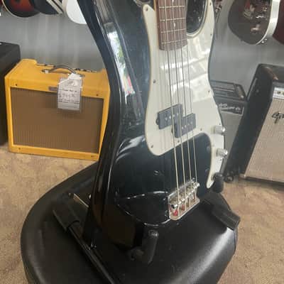 USED - FENDER STARCASTER PBass Black/White Guard image 3