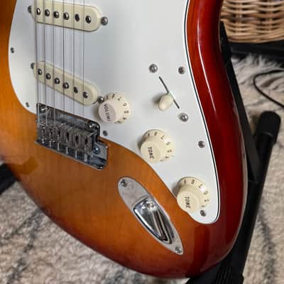 Fender American Professional Stratocaster with Maple Fretboard 2017 - 2019 - Sienna Sunburst image 7