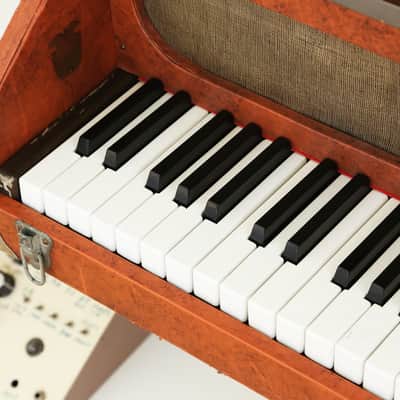 1940s Jenco Celeste Vintage Celestette Glockenspiel Table Top Keyboard w/Original Lid Prop! Celesta image 4