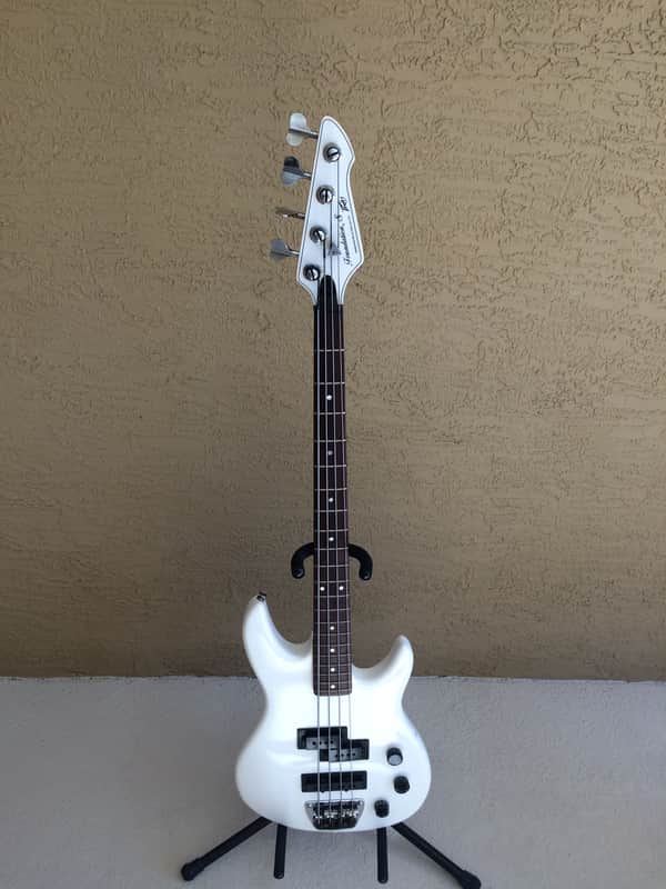 Donald "Duck" Dunn's Peavey Foundation S 1990 White image 1