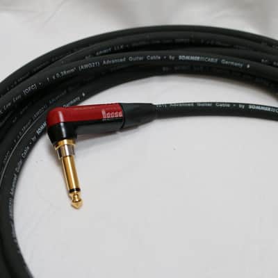 Supertone MinCap instrument cables for guitar and bass - Angled image 2