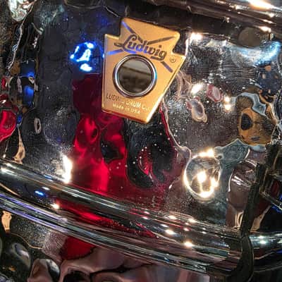 Ludwig Supraphonic Hammered LM402KT 6.5 x 14-inch Snare Drum - Chrome image 7