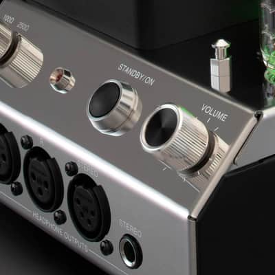 McINTOSH MHA200 - 2-Channel Vacuum Tube Headphone Amplifier - NEW! image 9