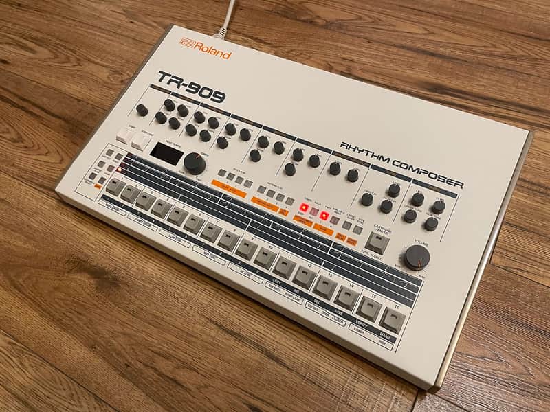 Roland TR-909/ Steda SR-909 👊 image 1