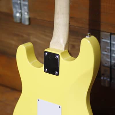 SpongeBob Electric Guitar Outfit image 13