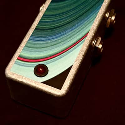 Saturnworks Active 2-way Buffered Splitter / Buffer Tuner Out Pedal for Guitar or Bass image 2