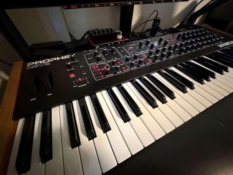 Sequential Prophet Rev2 8voice