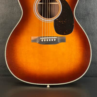 Martin 000-28 2025 - Sunburst image 3