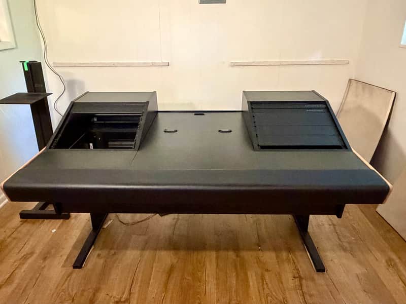 Argosy 70V Series Desk with VR-1003 Rack Insert 2023 - Black image 1