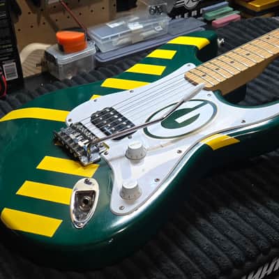 Squier Stratocaster Green and Gold Gridiron Standard Series Stratocaster 1998 image 4