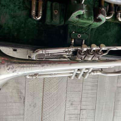 1909 Frank Holton “New Proportion” Cornet – Chicago Era – Couturier Model – Silver – Original Case & Mouthpieces image 12