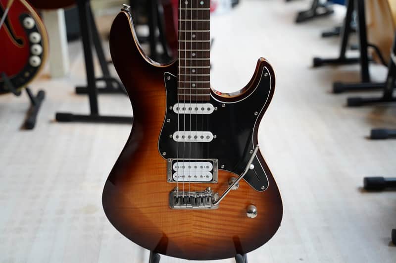 Yamaha Pacifica 812V image 1