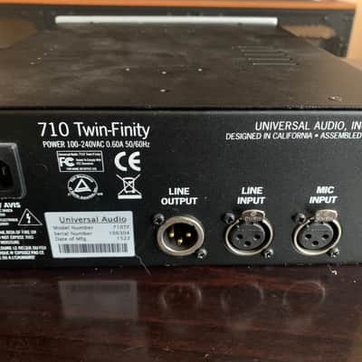 Universal Audio 710 Twin-Finity Microphone Preamp 2009 - Present - Silver image 3