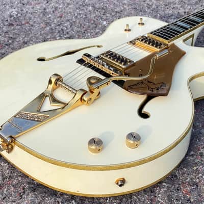 Gretsch White Falcon 1976 - 17" wide hollow single cutaway body image 4