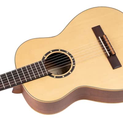 Ortega R121-3/4 Family Series Spruce Top Mahogany Neck 3/4 Size Nylon 6-String Classical Acoustic Guitar w/Gig Bag image 9