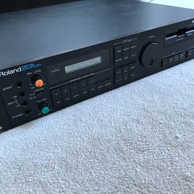 Roland S-220 Digital Sampler