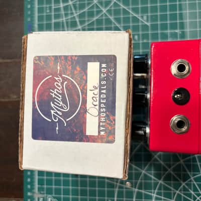 Mythos Pedals Oracle Analog Echo 2021 - Red image 2