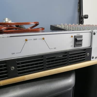 Crown Micro-Tech 600 Power Amplifier 2000s - Silver image 3