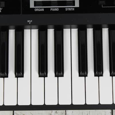 Roland V-Combo VR-09 Performance Keyboard w 2 Controllers Manual & Power Supply image 9