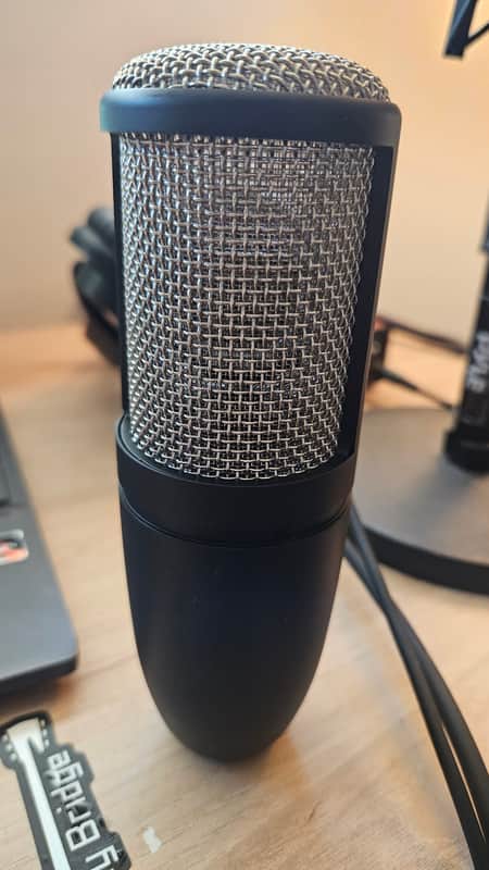 AKG Perception 220