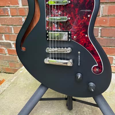 D'Angelico Deluxe Bedford SH Limited Edition HSS 2020 - Matte Black image 2