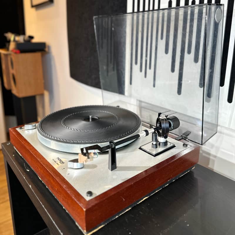 Vintage Thorens TD166 MKII 2-Speed Belt-Drive Suspended Chassis Turntable.