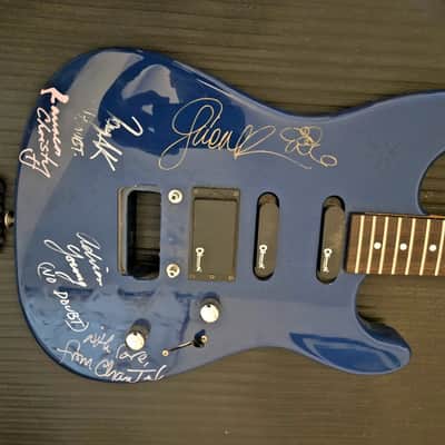 NO DOUBT signed Charvette by Charvel ,Gwen Stefani, Young etc image 3