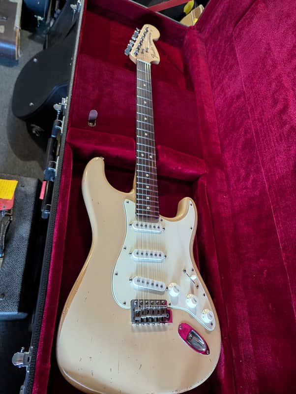 Fender Stratocaster Hwy 1 2006 - vintage white