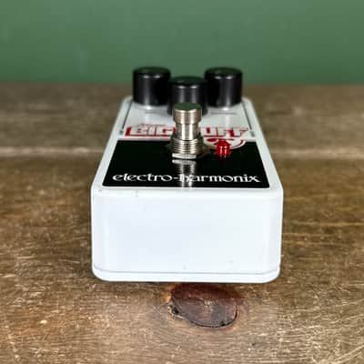 Electro-Harmonix Nano Big Muff Pi Distortion / Sustainer 2013 - Present - White / Black / Red image 6