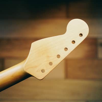 Stratocaster Neck – Vintage Maple & Rosewood | 21 Frets | Nitro Satin Finish | Bone Nut image 3