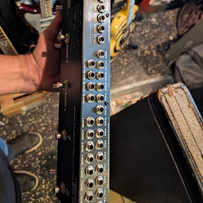 Boss Es-8 effect pedal switcher controller image 2