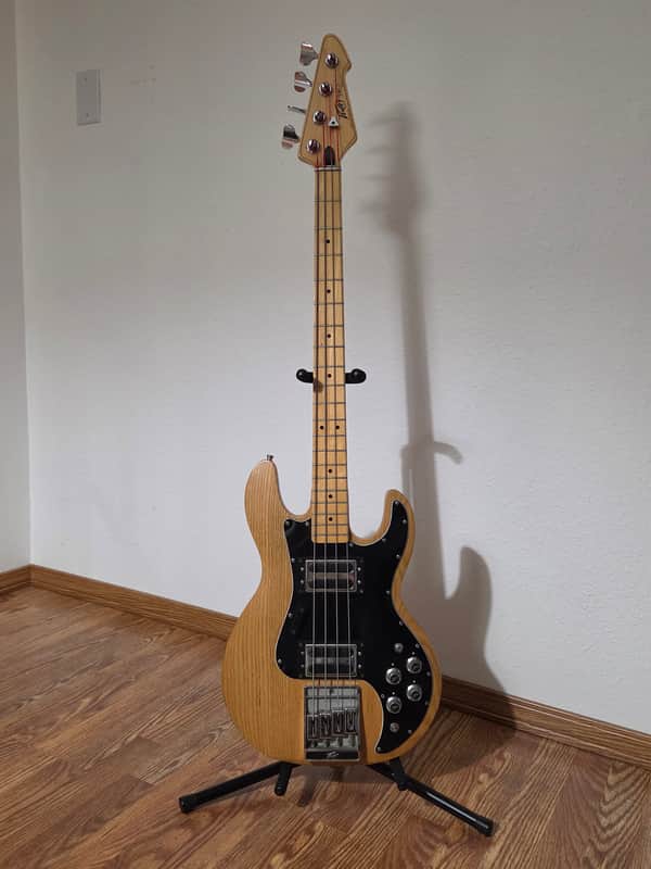 Peavey T-40 Bass Guitar image 1