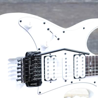 Ibanez JEMJRL Steve Vai Signature Model Left-Handed White Electric Guitar image 4