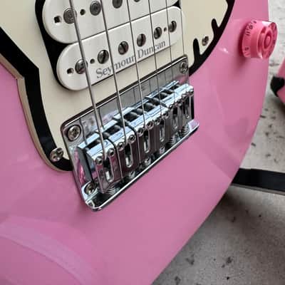 Squier Hello Kitty Stratocaster 2005-2006 - Pink image 16