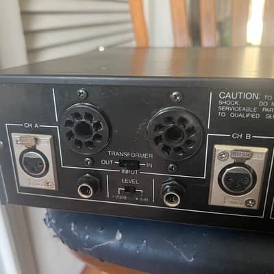 Yamaha Q2031A Dual-Channel Graphic Equalizer with rack mount bolts/washers. Looks near new. Ex-Church image 7