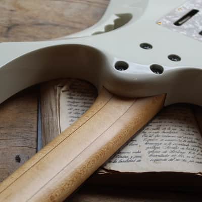 IBANEZ  "JEM7V White (F0713097) with her papers and original Hardcase" 3, 59 KG image 20